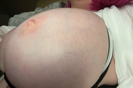 leoniagold onlyfans model