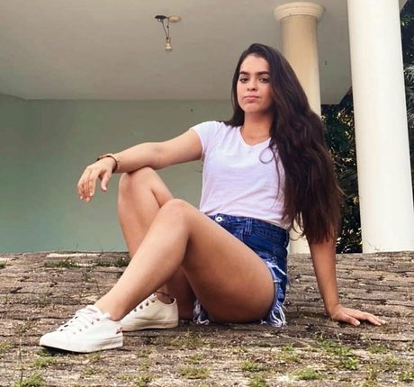 Izabelly Linhares leak only fans