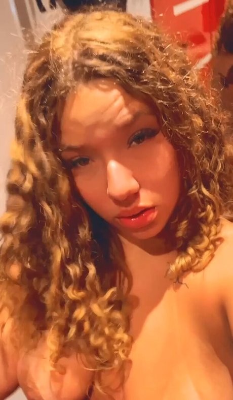 Vitoria Mansueto nude onlyfans leaks