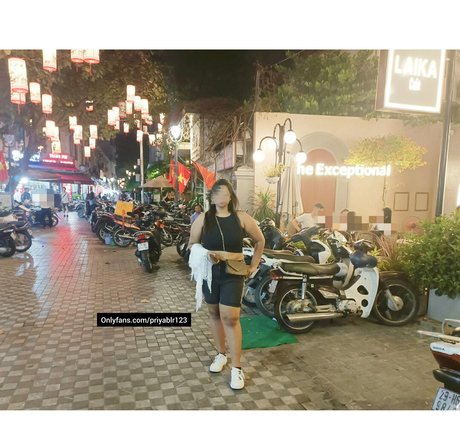 priyablr123 onlyfans model photo