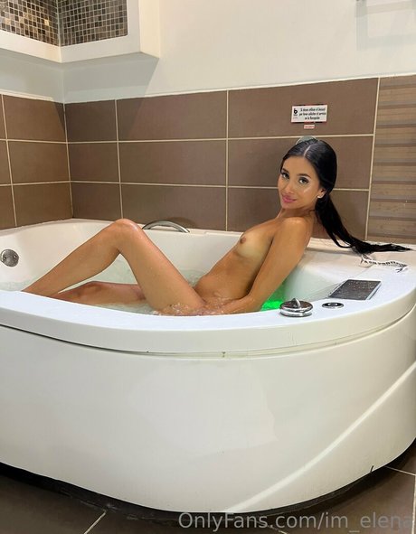 anniequeeen onlyfans nude photos