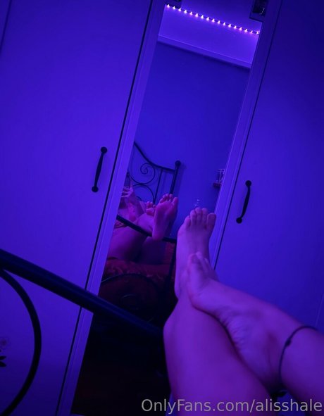 alisshale onlyfans boobs