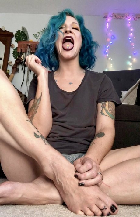 anervoussole xo onlyfans pics