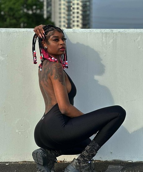 yungyannahfetish onlyfans nude tits