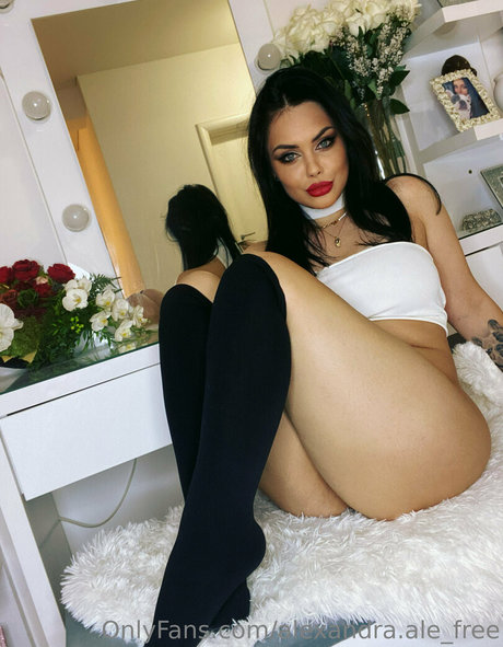 alexandra ale free onlyfans desnuda
