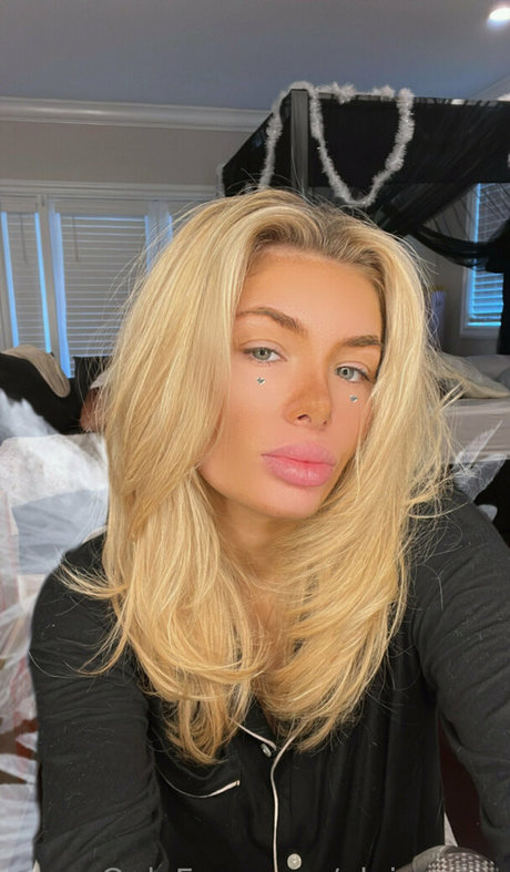 elainavice onlyfans nude photos