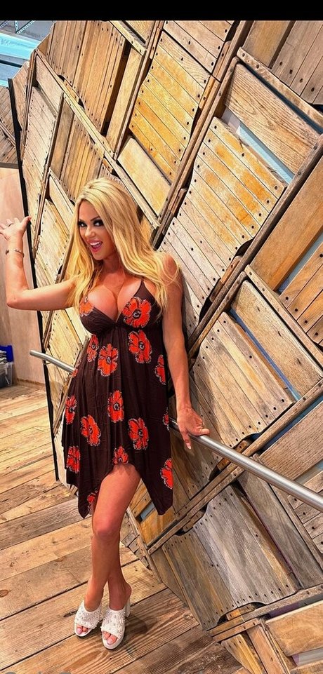 chanelstjames feet onlyfans