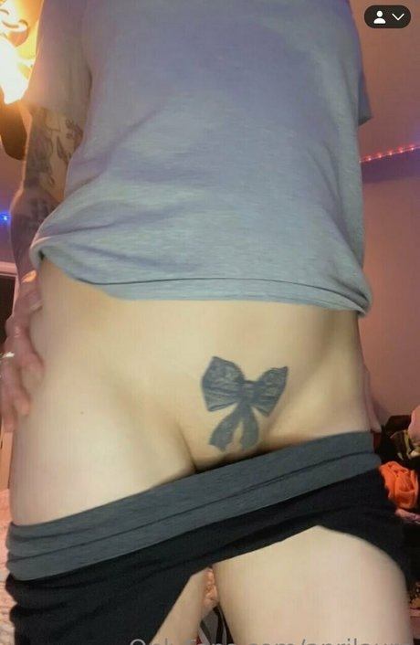 aprilaura onlyfans naked