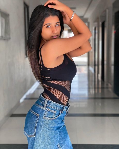 Suhana Khan onlyfans gratis