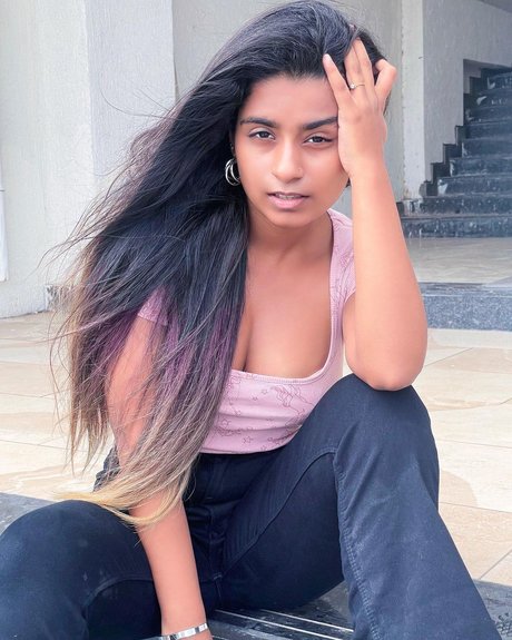 Suhana Khan onlyfans content type