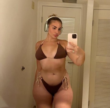 Emely Hernandez onlyfans desnuda