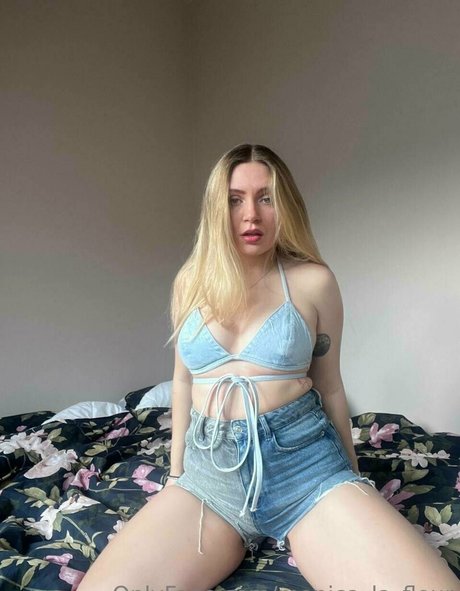 your paradisse onlyfans strip tease