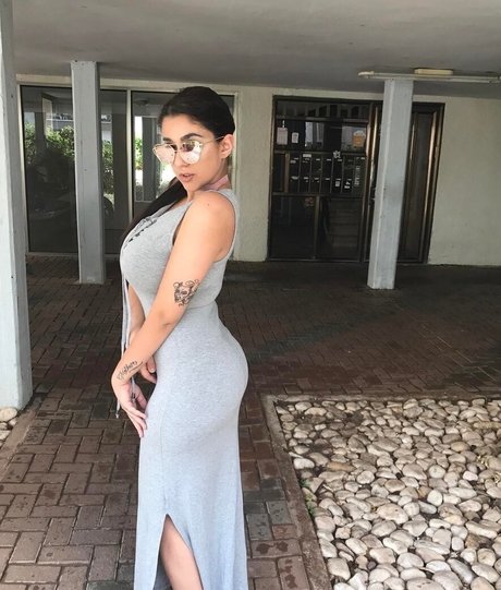 May Bakshi onlyfans striptease