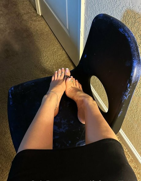 waifufeetmilkpaid onlyfans naked leaked