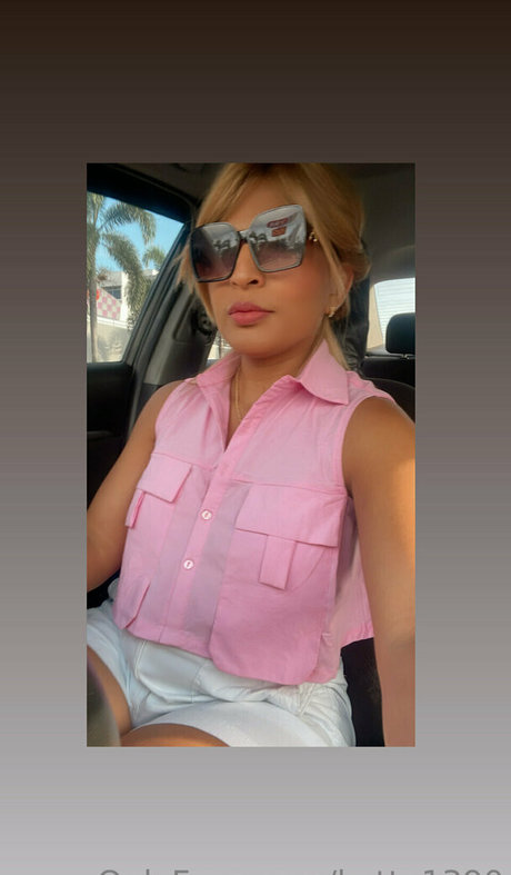 katte1390 onlyfans topless