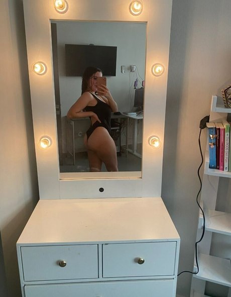 Aareni ASMR onlyfans picture