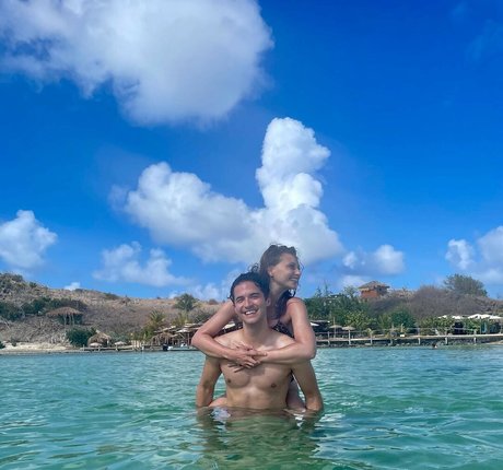 Aly Michalka onlyfans pics