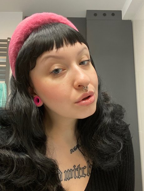 Princess Alopecia onlyfans topless