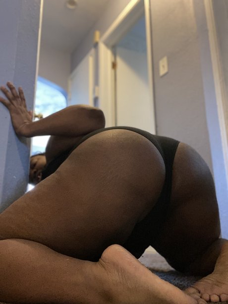 Juicy Cora onlyfans content