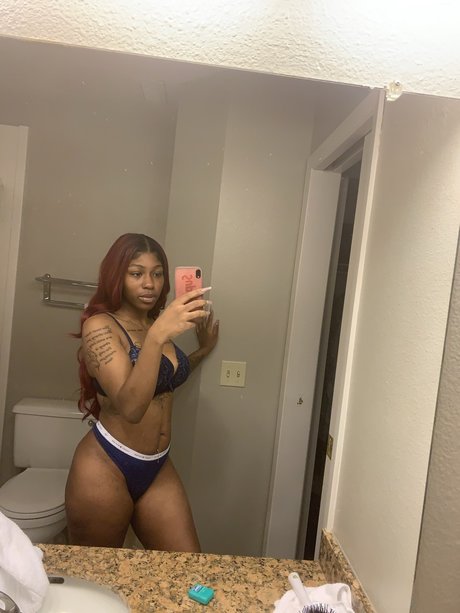 LilBootyCyy onlyfans leaks xxx