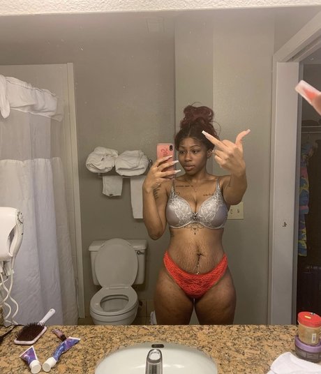 LilBootyCyy only fans porn