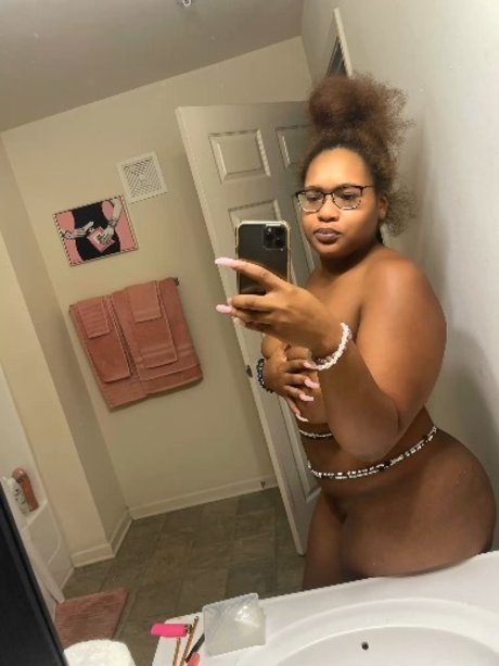 Peaches Playhouse_ onlyfans topless