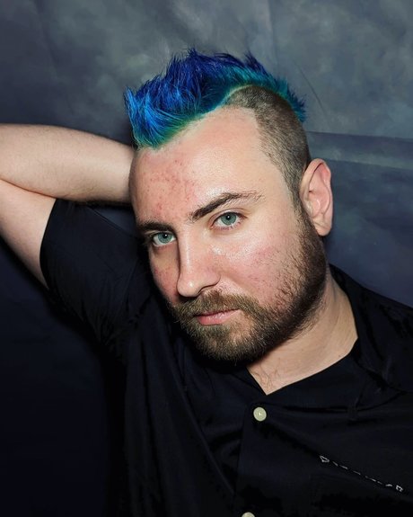 Pup Ezra nude only fans