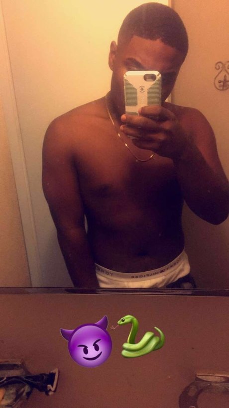 E anuel_ onlyfans striptease