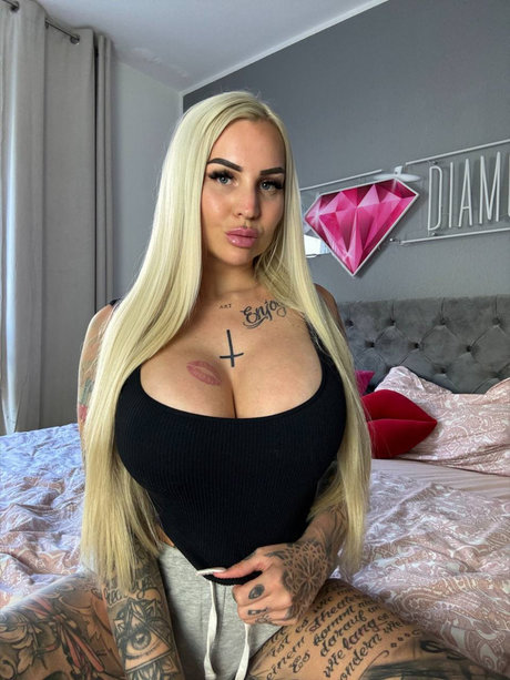 Cora Diamond leak onlyfans