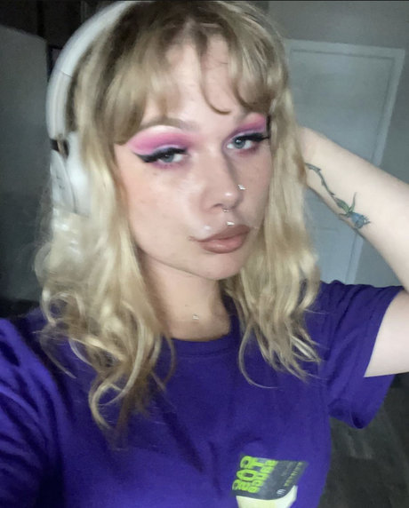 Awnmyneeze onlyfans lesk