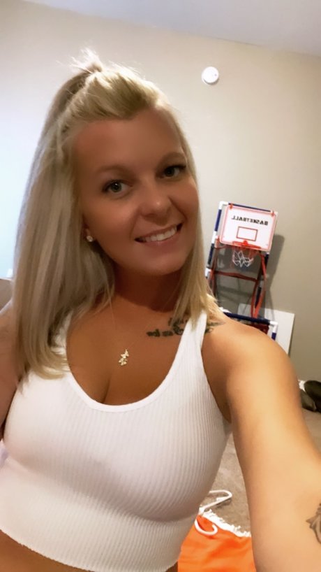 Sarah singleton onlyfans boobs