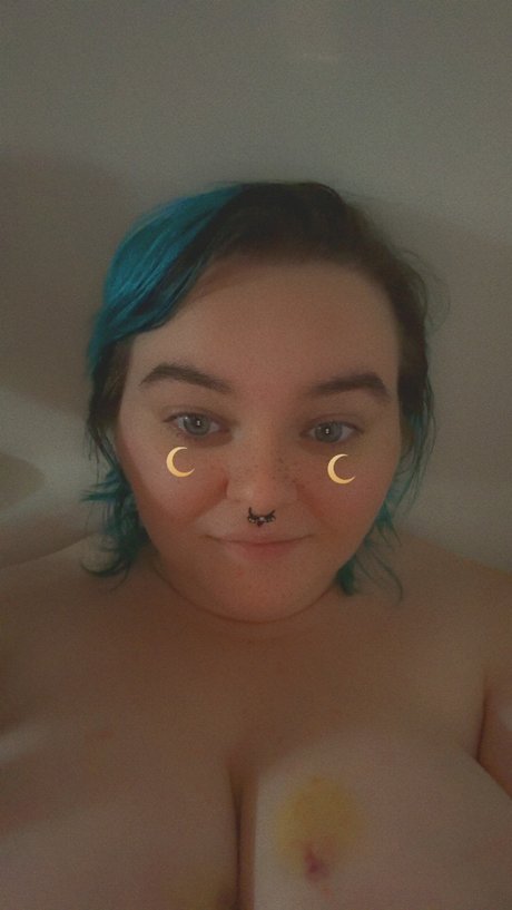 God s Little Priestess onlyfans model