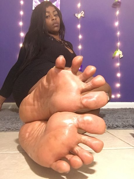 QueenSizeSexyFeet onlyfans leak
