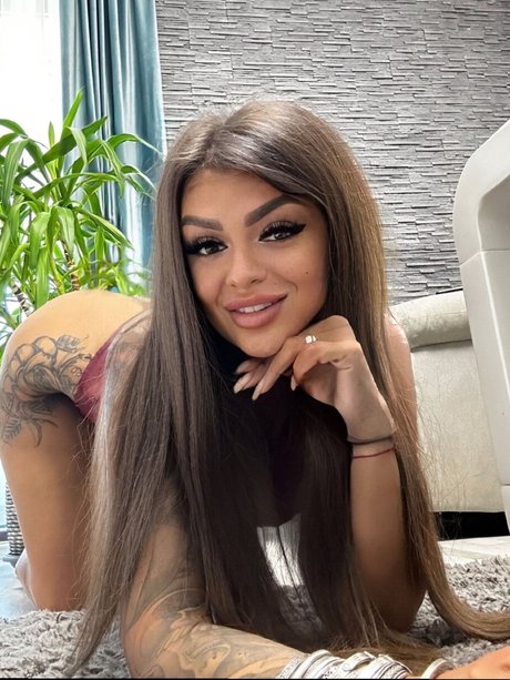 Queen Roberta only fans nudes