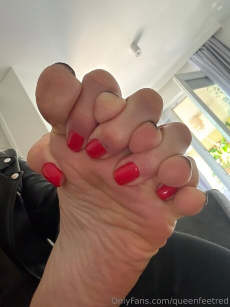 Queenfeetred onlyfans nude pictures