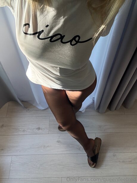 Queenfeetred onlyfans strip tease