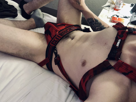 Oliver Wild Dean onlyfans tits