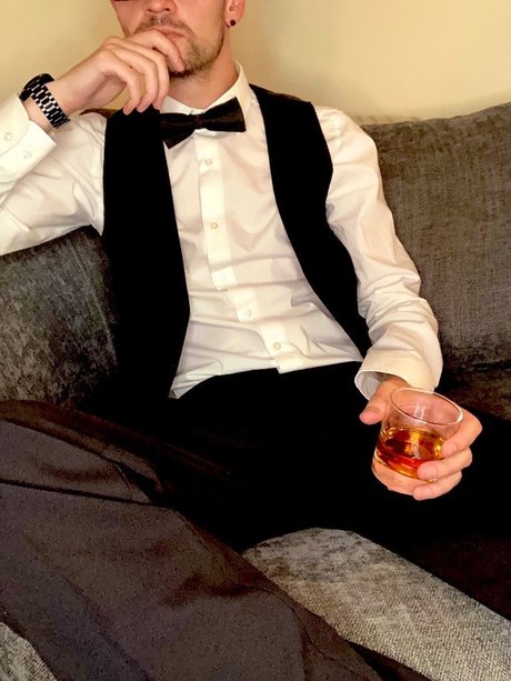 Mr D Suited Man Free Subcription boobs onlyfans