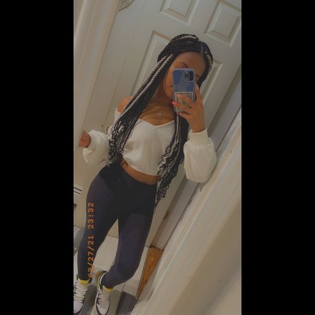 Laura Montilla onlyfans public photos