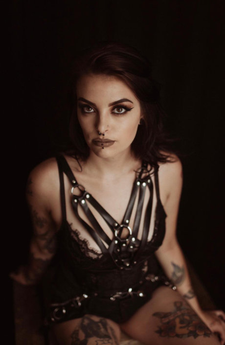 Caroline Helena onlyfans tits