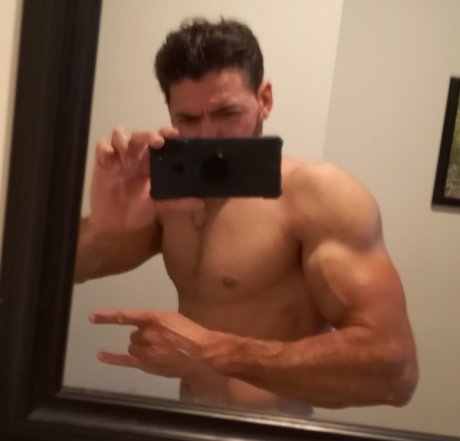 DeRock With Me onlyfans nude