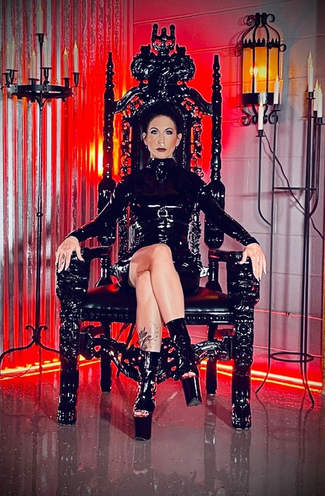 Temptress Raven Eve onlyfans archive