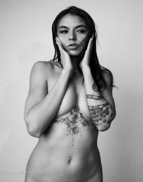 Raelyn_ onlyfans content