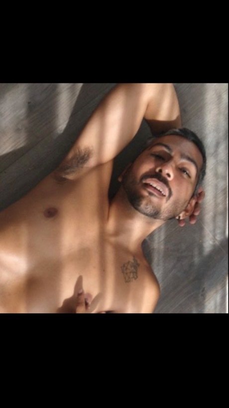 Ojos negros piel canela onlyfans leaked