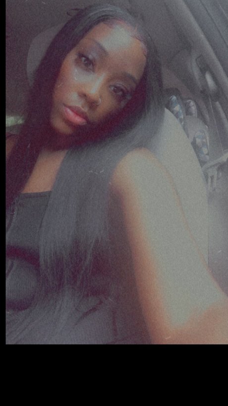 Renellbella31 only fans pics