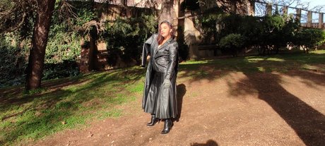 reina leather onlyfans model photos