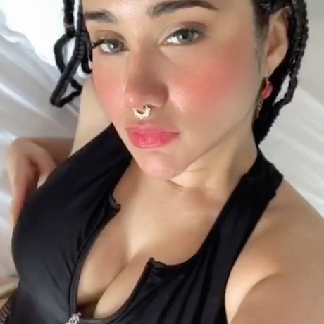 RedVelvetDoll onlyfans leams