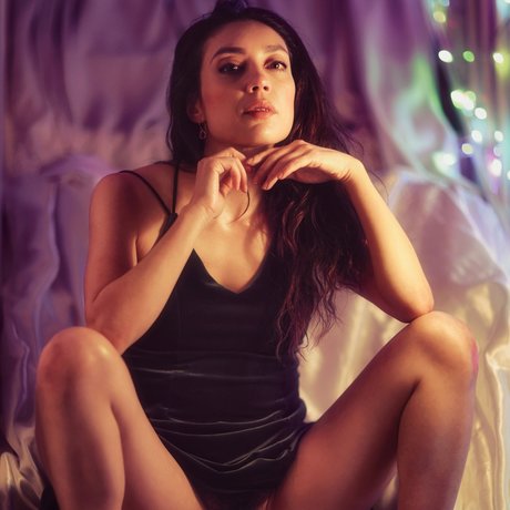 Rebecca Tun onlyfans striptease