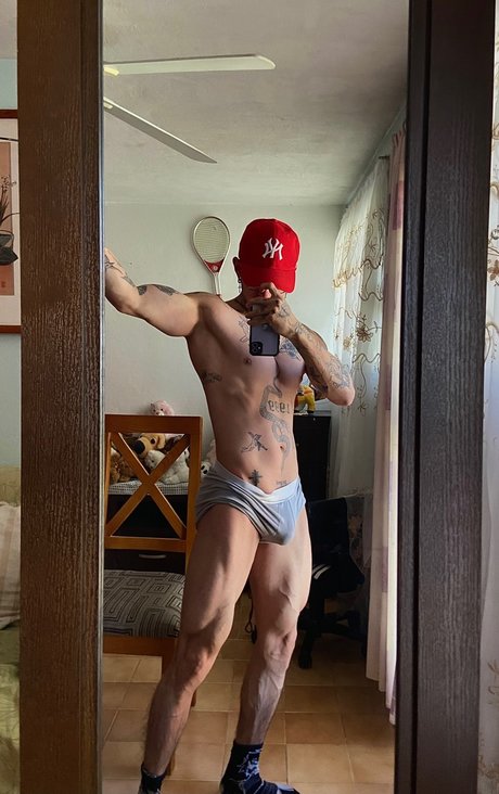 Erick Reb onlyfans striptease