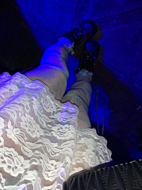 ROS3BL00D onlyfans nude photos